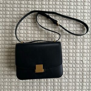 Sold out Quince black buckle handbag